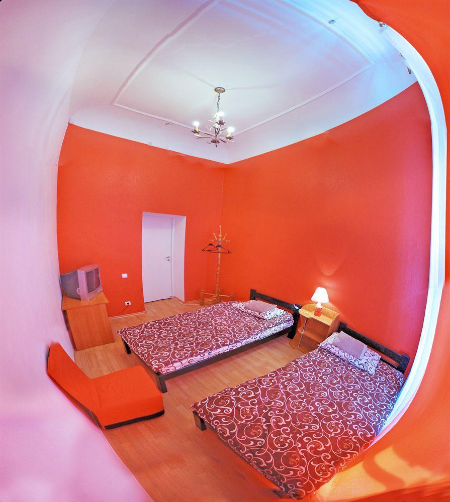 Chemodan Hostel Odessa Buitenkant foto