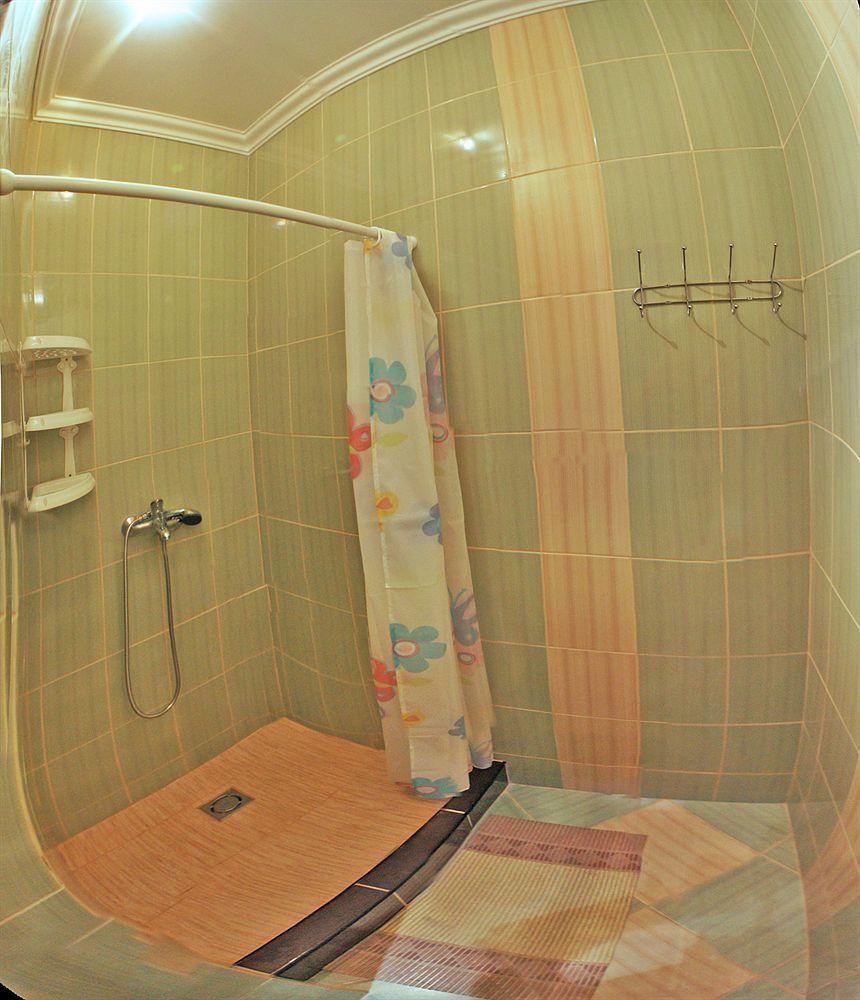 Chemodan Hostel Odessa Buitenkant foto