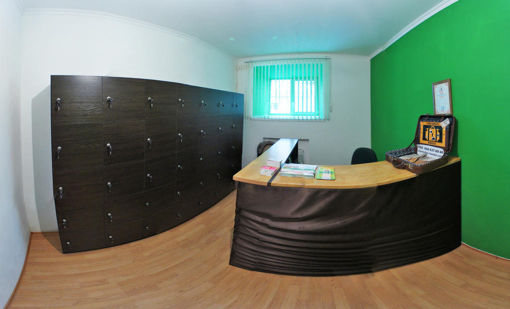 Chemodan Hostel Odessa Buitenkant foto