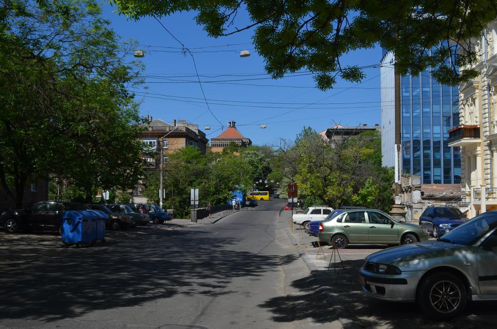 Chemodan Hostel Odessa Buitenkant foto
