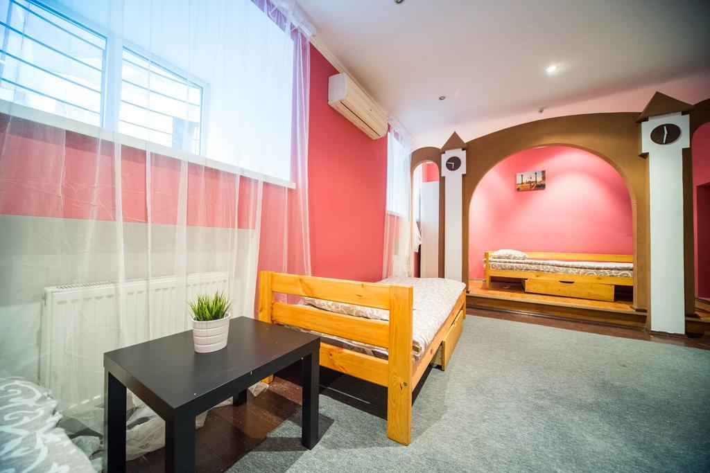 Chemodan Hostel Odessa Buitenkant foto