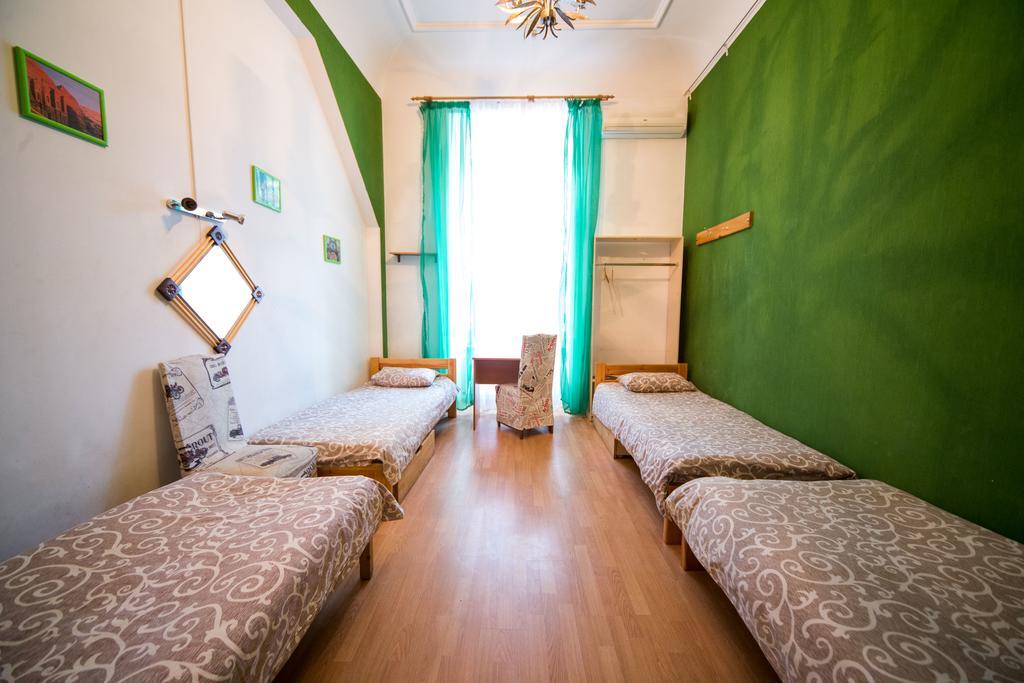 Chemodan Hostel Odessa Buitenkant foto