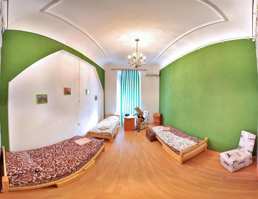 Chemodan Hostel Odessa Buitenkant foto